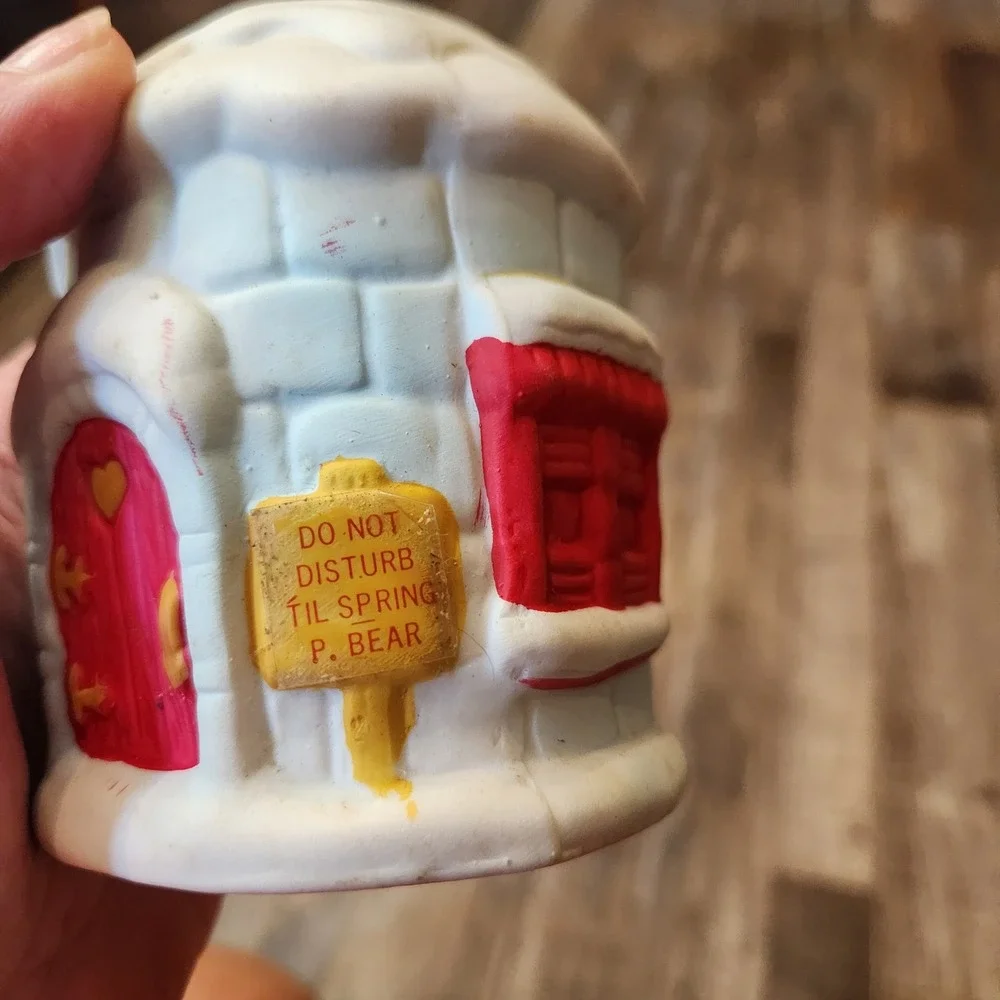 Vintage Ceramic Igloo Tea Light‎ Holder Polar Bear House White Red Heart Door